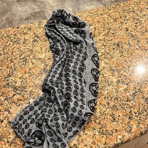 Black and grey skull scarf!